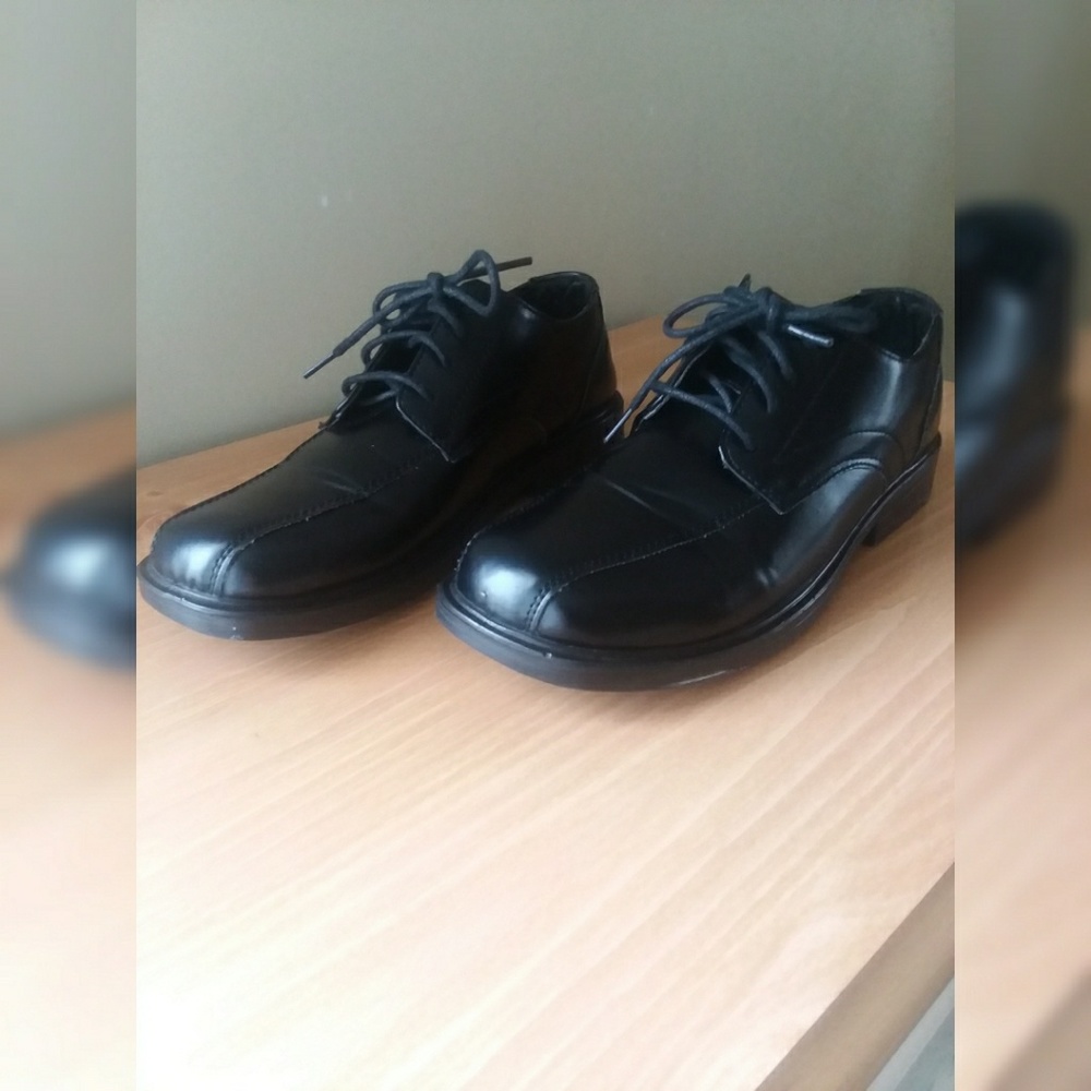 Deer Stag Boys Size 5 Dress Shoes